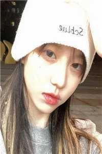 双胞胎姐姐坐婴儿轿