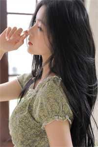 她不敢反抗