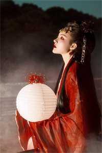 总裁在夜店里发现女主
